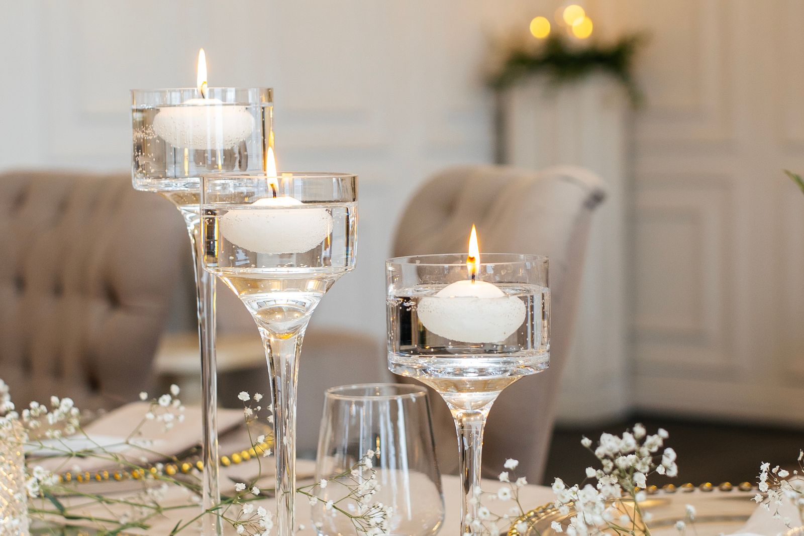 Elegant Wedding Table Setting with Candlelight Decor